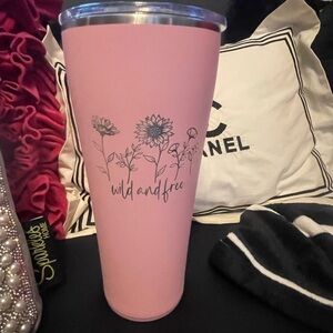 New Swig Pink 22oz Tumbler with Floral Design